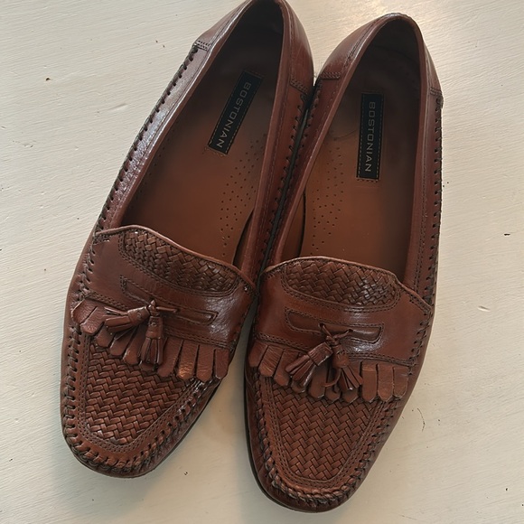 Bostonian men\'s solid leather loafers size 10.5M tassel brown woven leather main image 5
